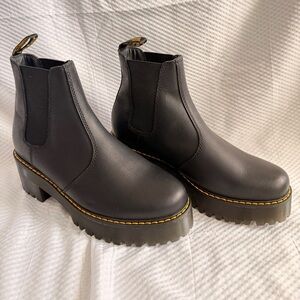 Dr. Martens Black Platform Ankle Chelsea Boots Women Size 10 NWOB